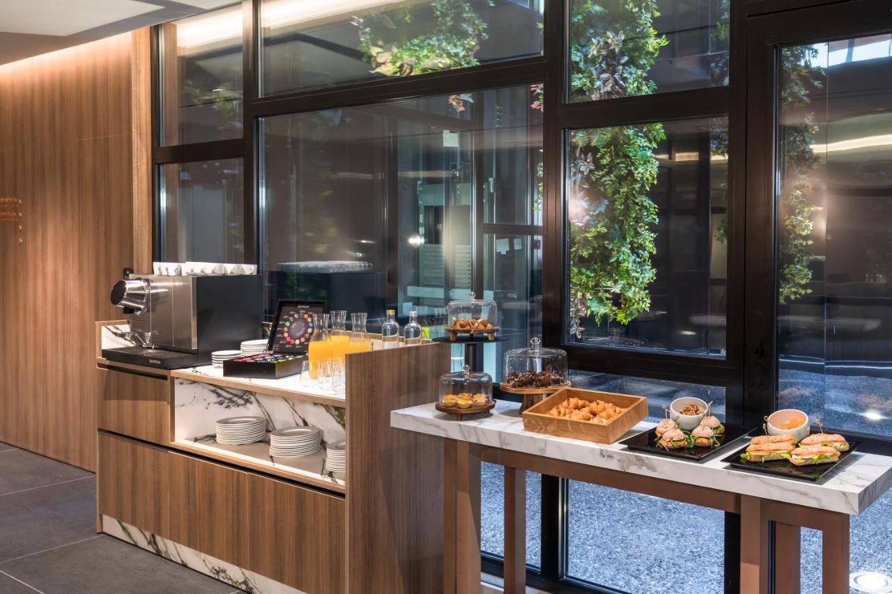 Hotel Barcelo Funchal Oldtown Exteriér fotografie The lounge at the airport
